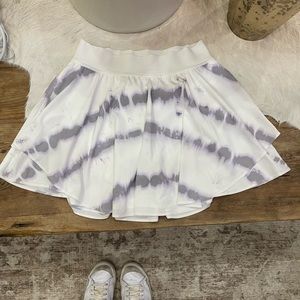 Lululemon court rival skirt